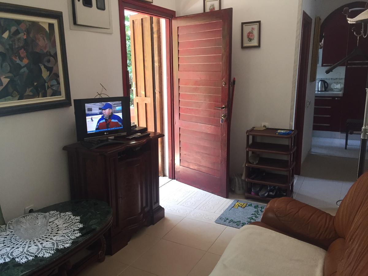 Apartment Botanicheskiy Sad سوتوموري المظهر الخارجي الصورة